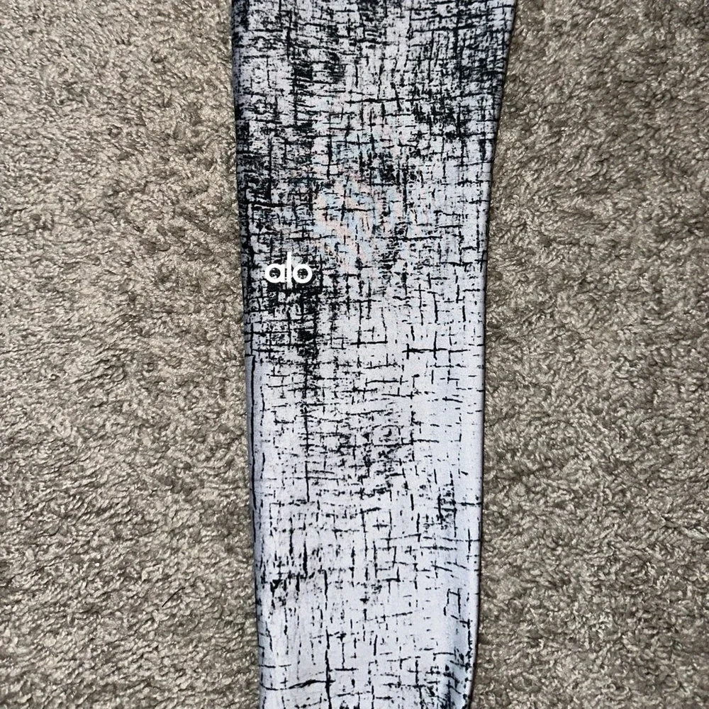 Alo Tech Lift Airbrush Leggings - Picture 2 of 4